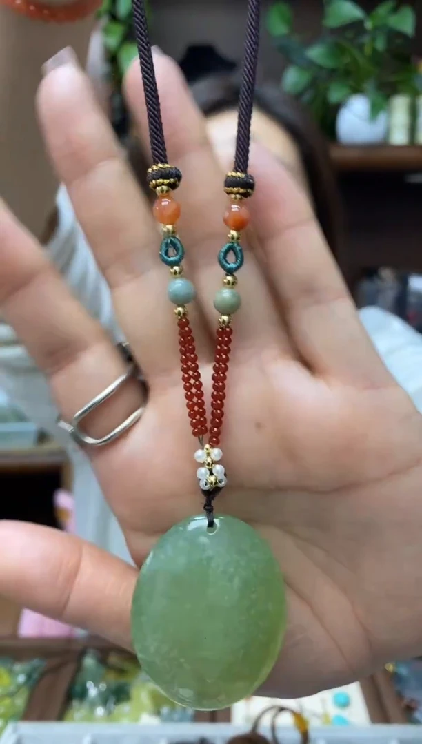 未镶嵌岫玉吊坠.