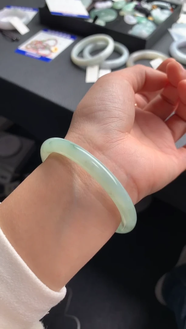 【闪购商品】翡翠颈饰未镶嵌手镯