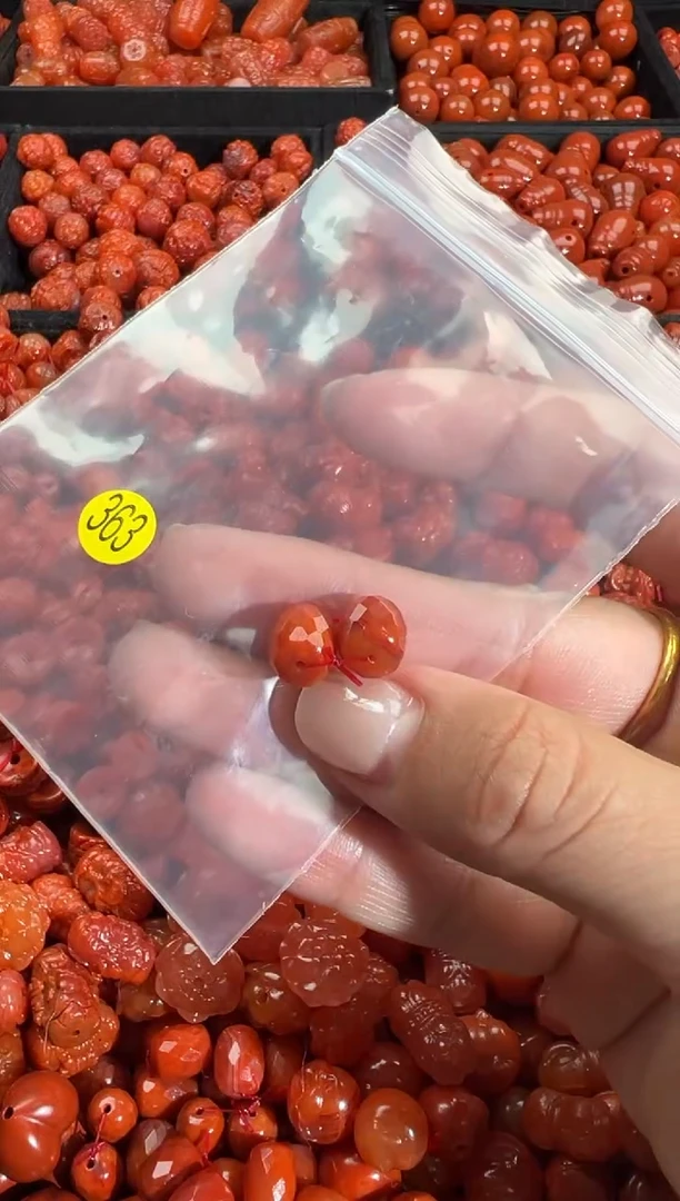 颈饰未镶嵌南红玛瑙1