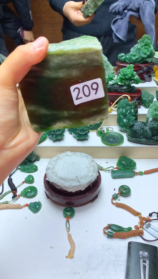 未镶嵌和田玉摆件1