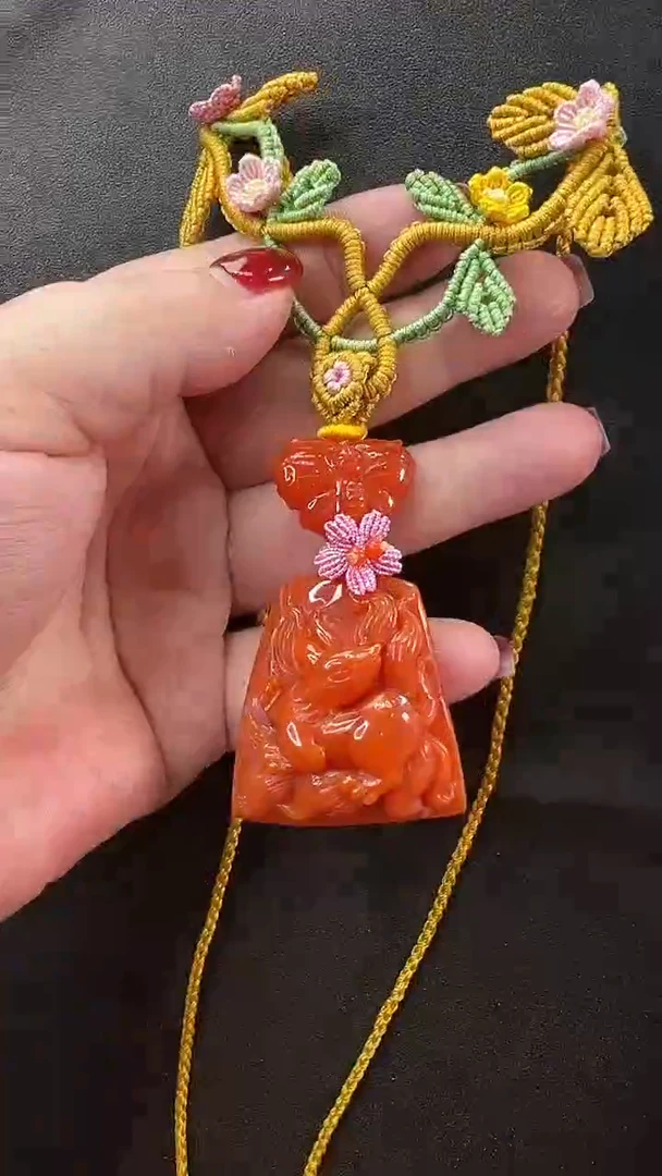 南红玛瑙未镶嵌颈饰吊坠