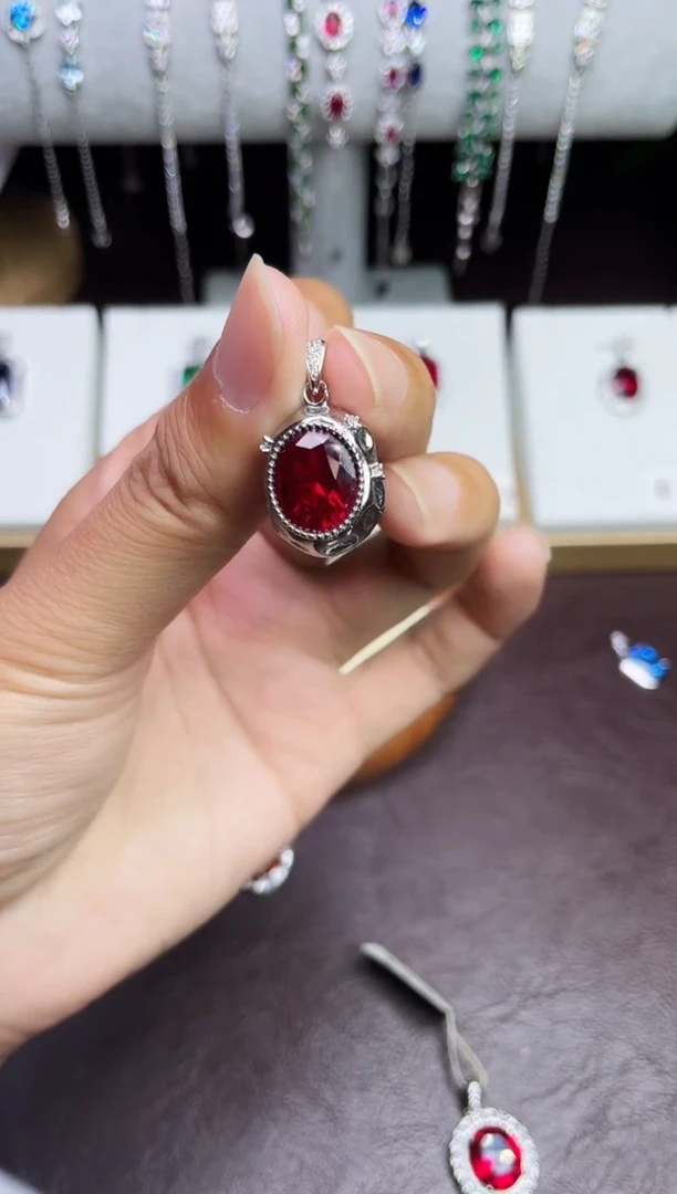 合金颈饰合成钻石红宝吊坠