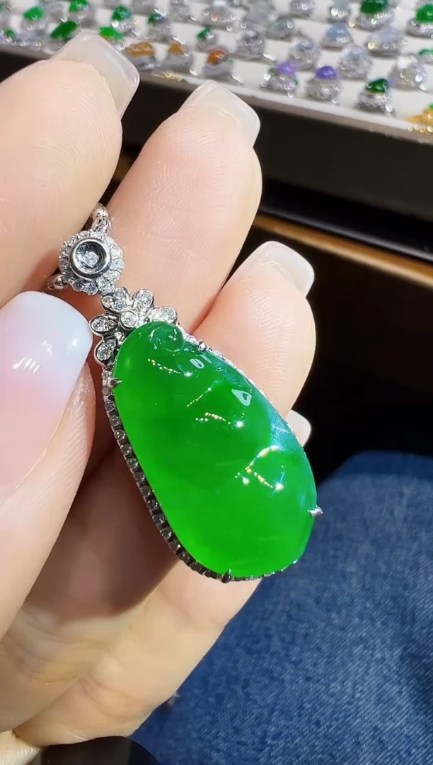 吊坠(不含链)18K金镶嵌翡翠豆子