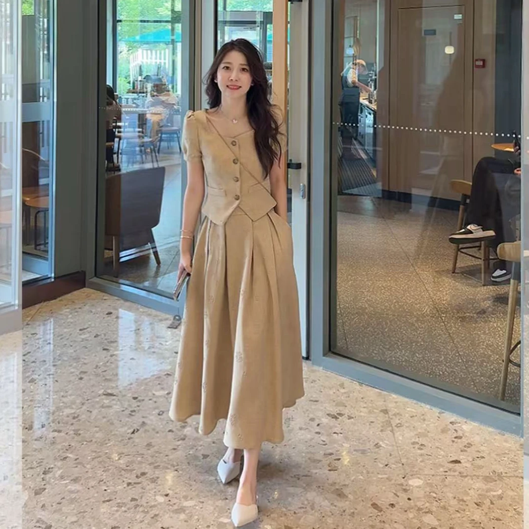 2025夏季高级感气质收腰卡其干金套装上衣+高腰半裙SS
