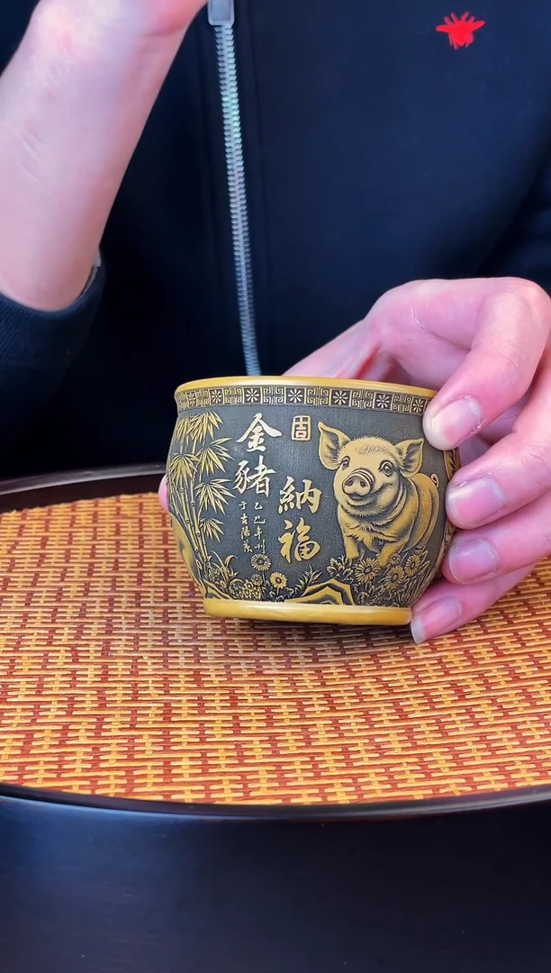 金猪纳瑞  黄金朱泥  主人杯  （微瑕  不退不换）