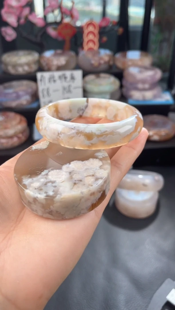 【闪购商品】石英质玉手镯未镶嵌58