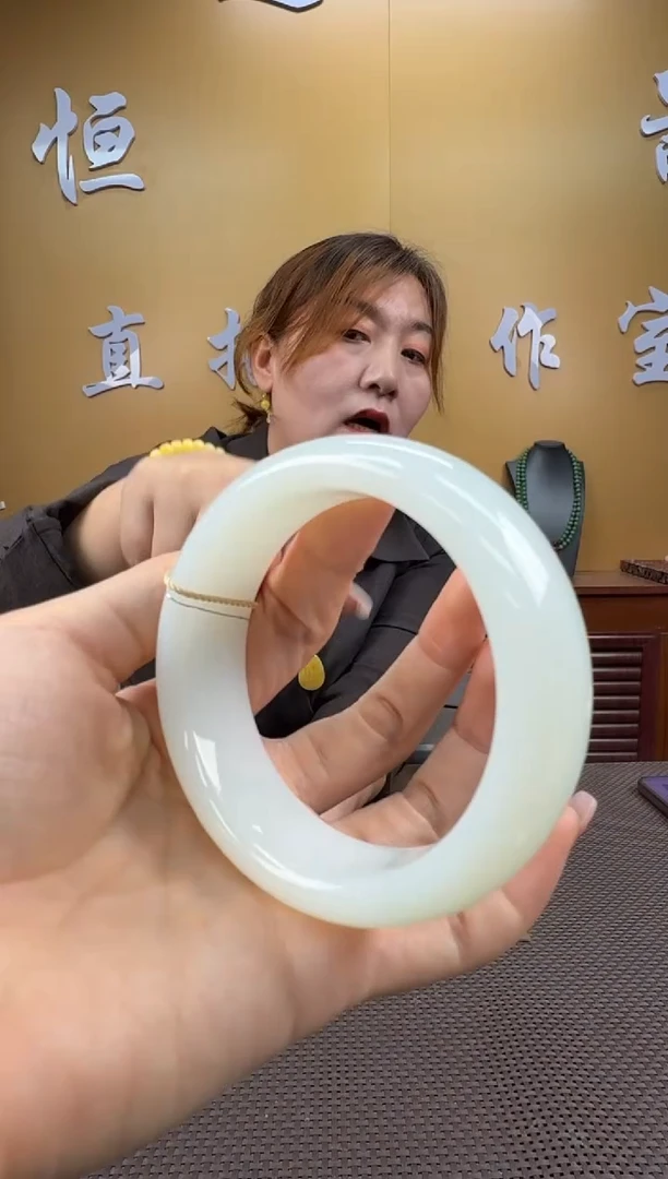 颈饰未镶嵌和田玉手镯60