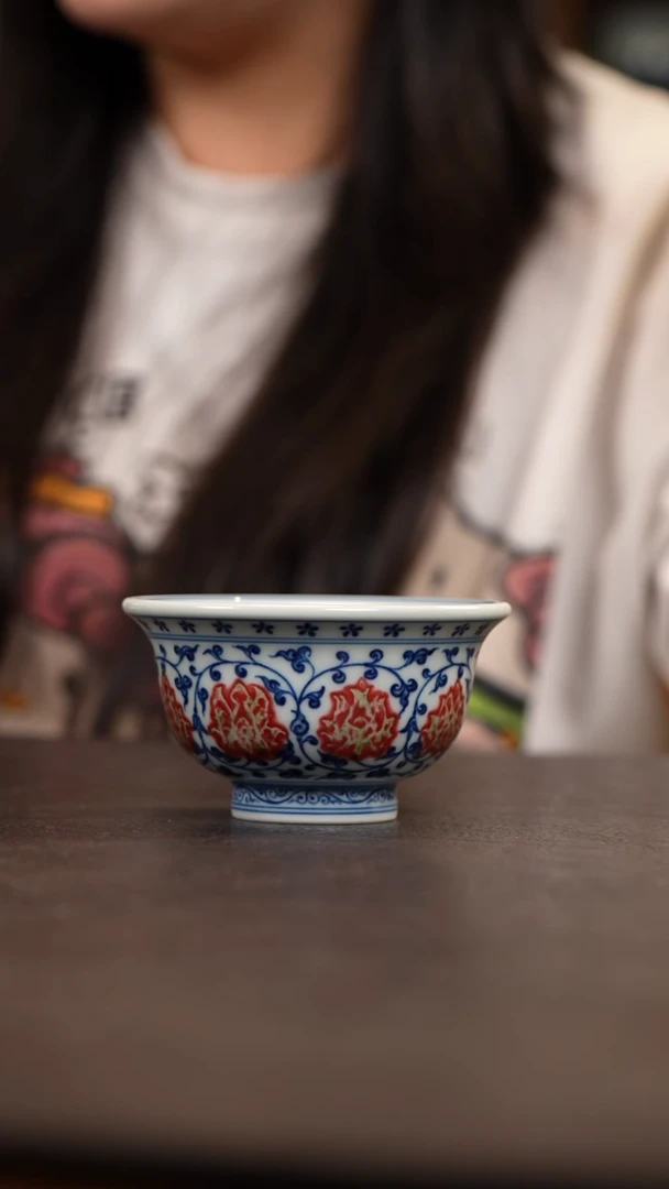 和然窑釉里红缠枝莲压手杯