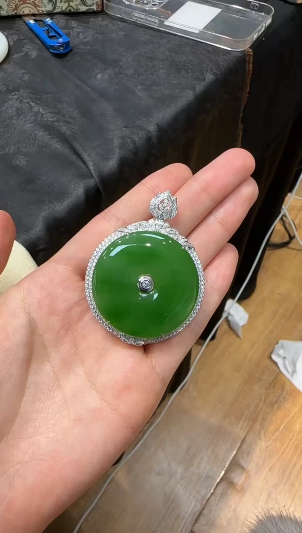 颈饰未镶嵌和田玉猫**亮1