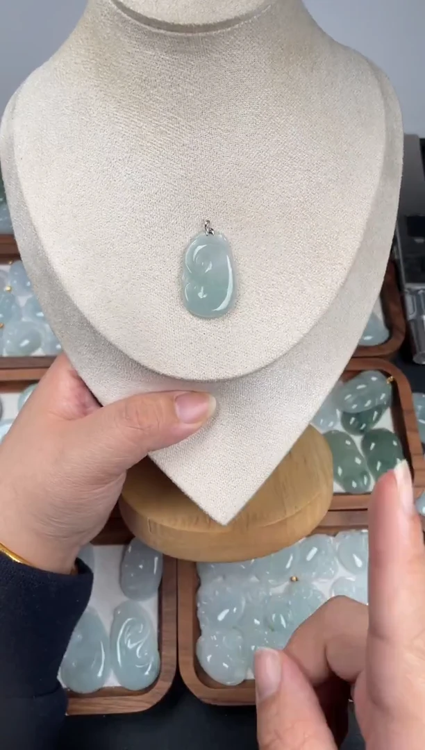 颈饰未镶嵌翡翠如意