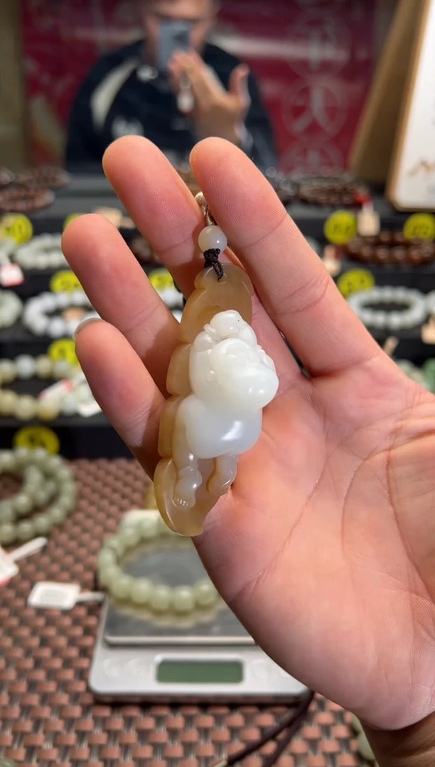 【闪购商品】和田玉吊坠(赠链)未镶嵌且末料金山糖吊坠