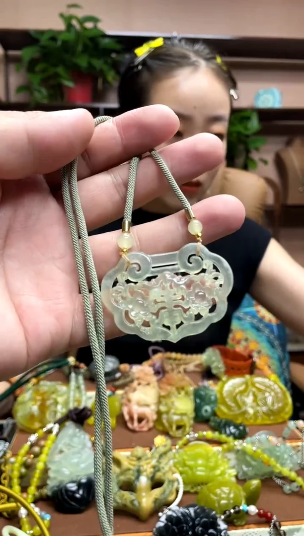 未镶嵌岫玉吊坠·