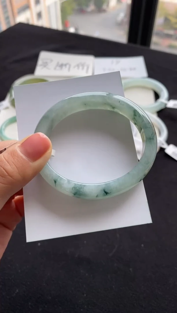 【闪购商品】翡翠手镯（贵妃镯）未镶嵌53贵妃--不退不换