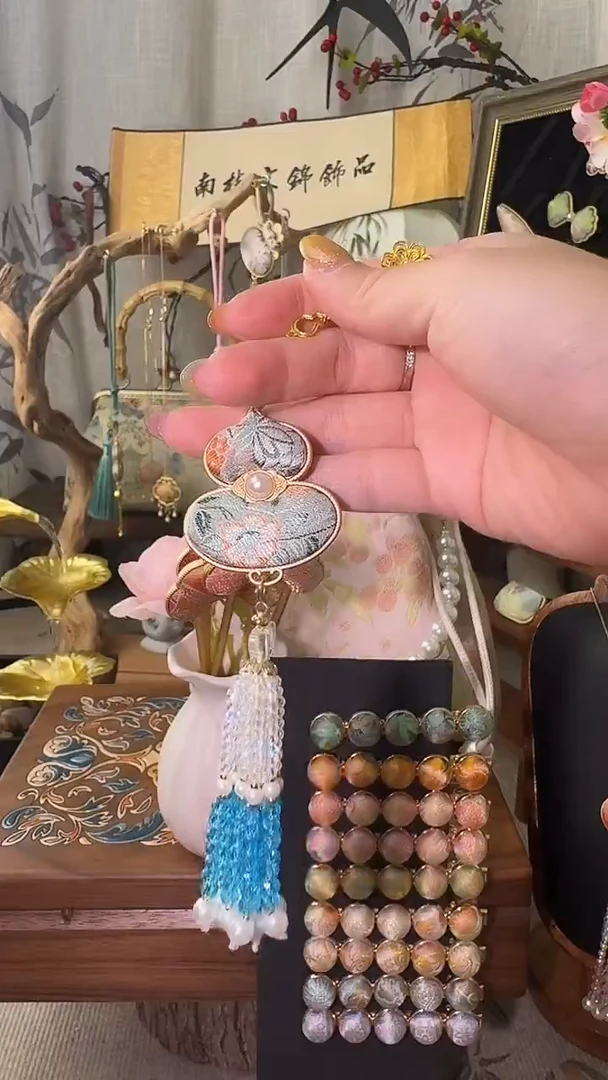 皮质铁合金紫****3绿色花团簇压襟
