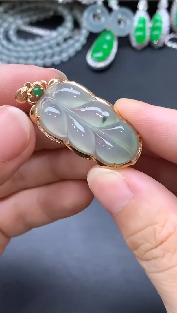 颈饰18K金镶嵌翡翠218-中国好珍宝