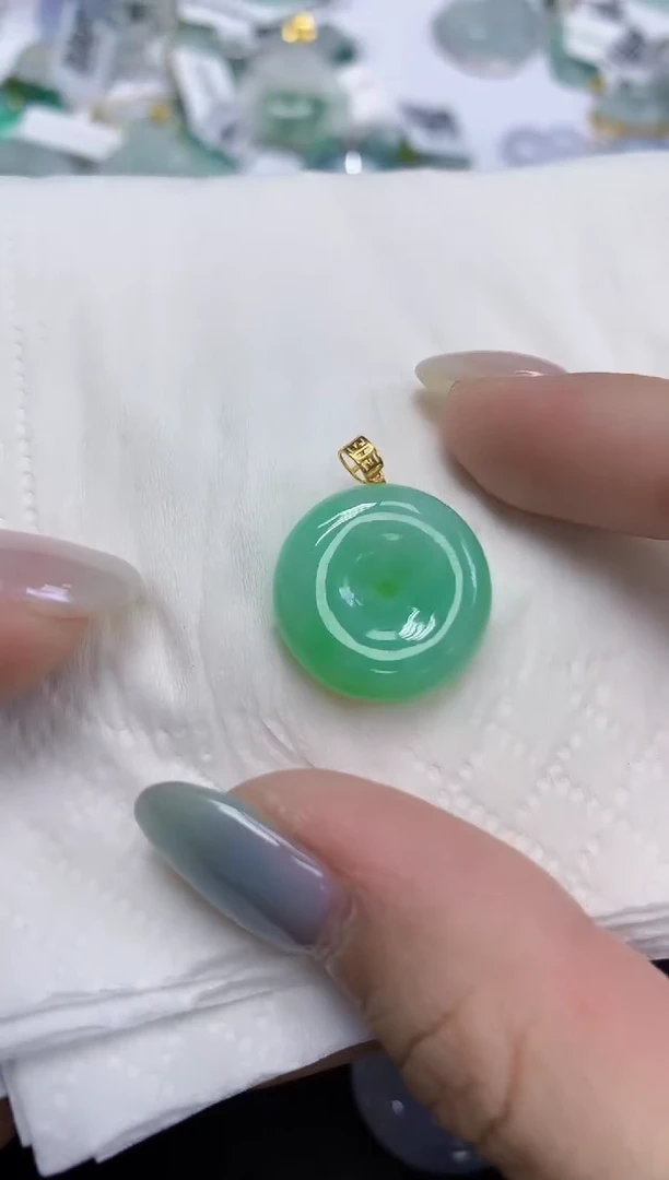 翡翠18K金镶嵌颈饰天然缅甸翡翠A货