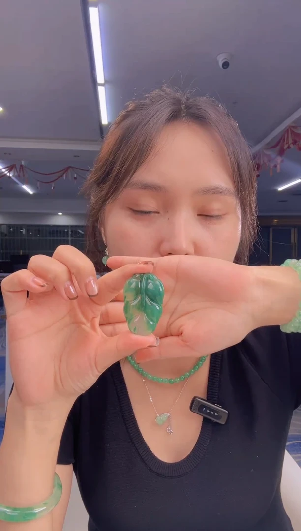 石英质玉未镶嵌吊坠(不含链)叶子4