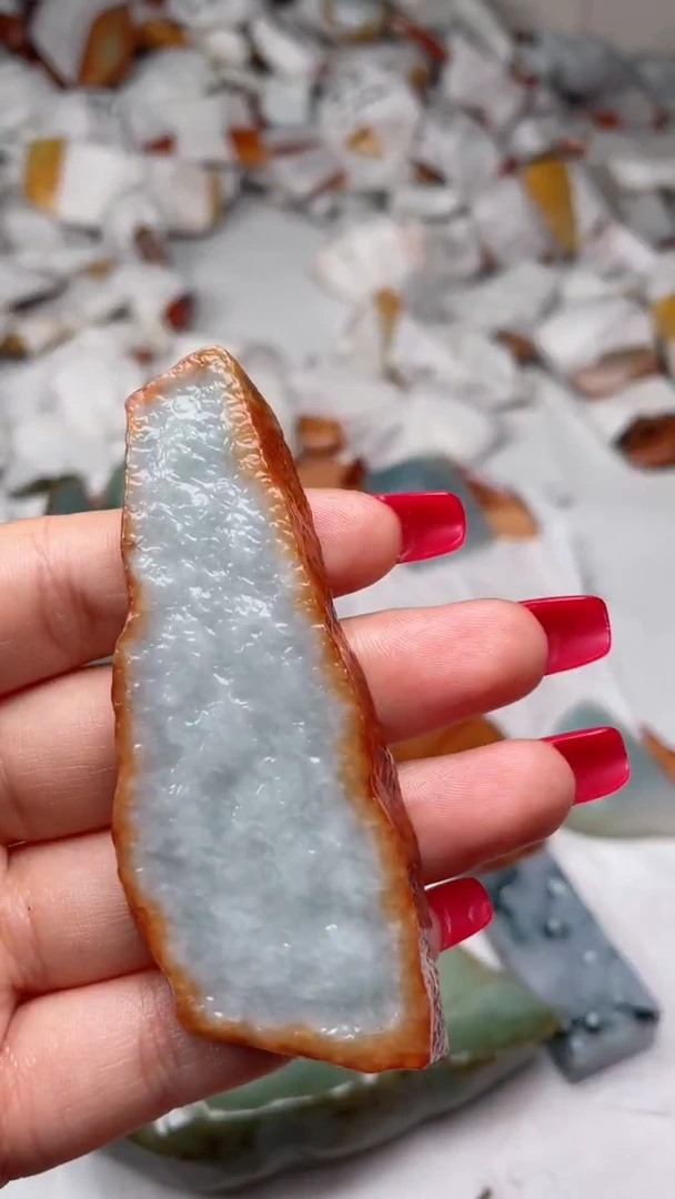 翡翠未镶嵌颈饰赏**人翡翠