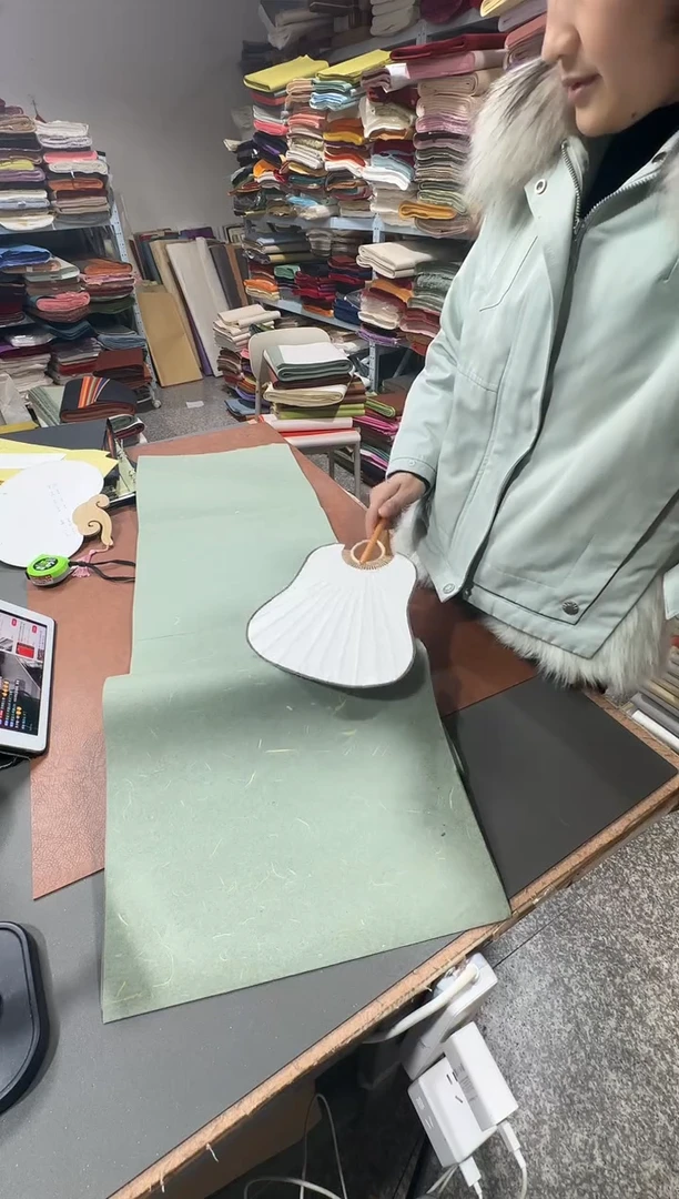 34*138 灰绿色褚皮彩丝50张