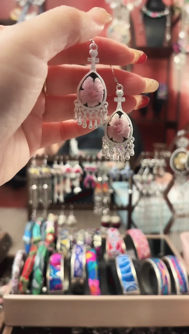 织绣织绣民族风非遗老绣饰品4