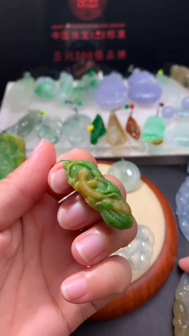 未镶嵌定制翡翠