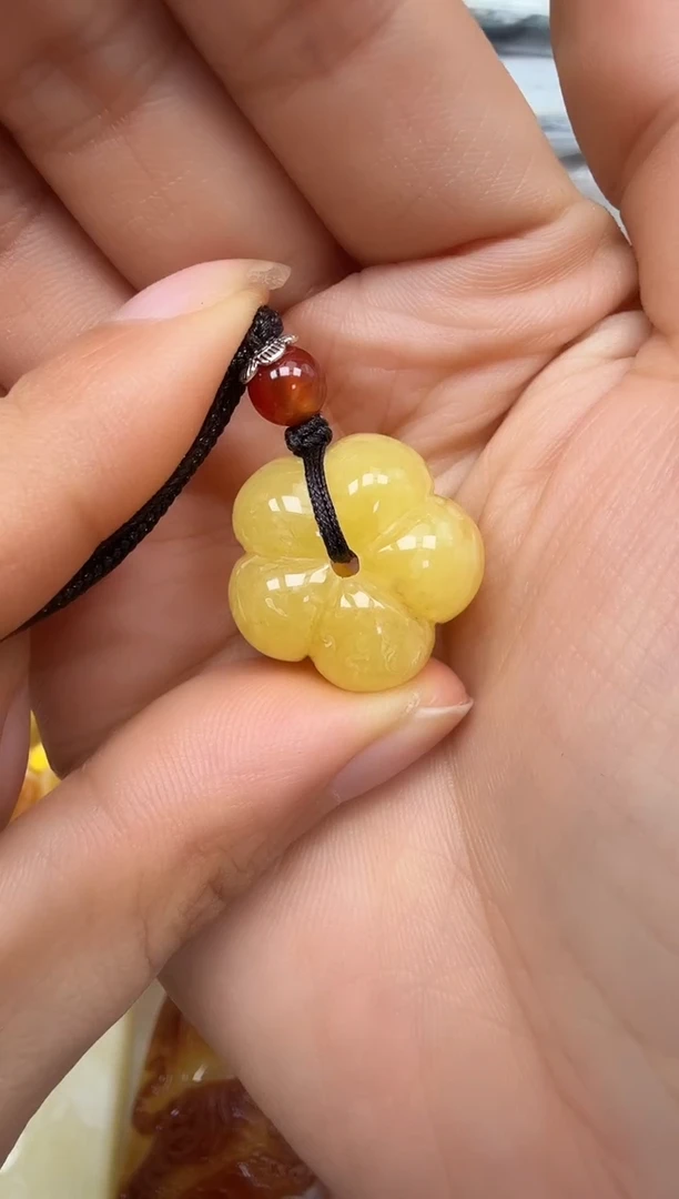 裸石琥珀未镶嵌如图