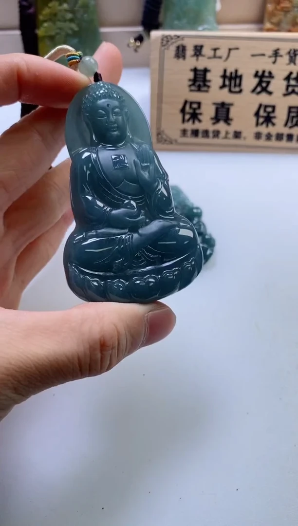 颈饰未镶嵌翡翠