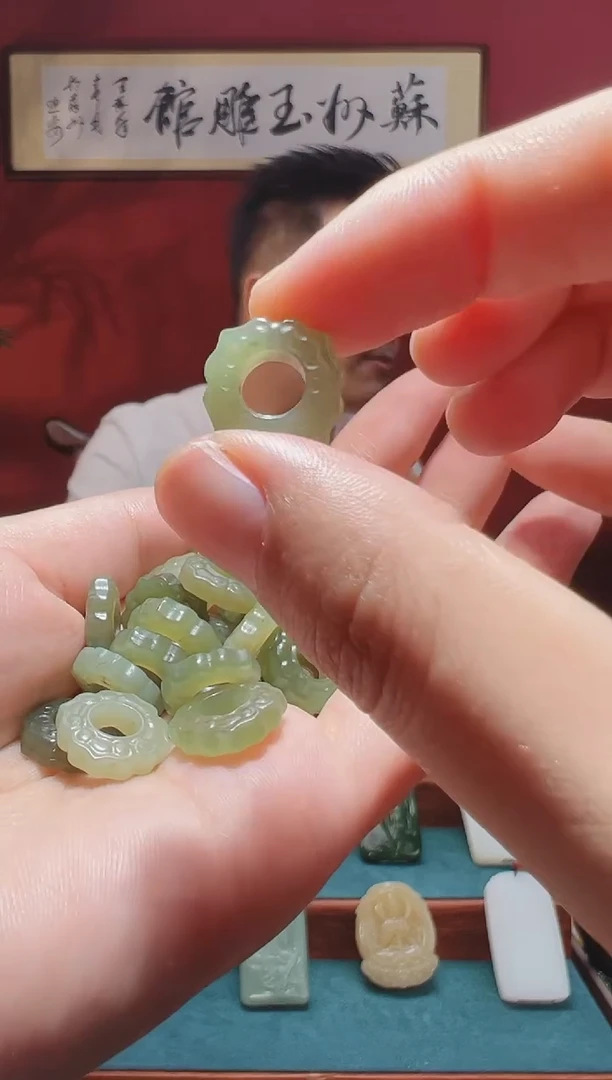 和田玉未镶嵌吊坠(不含链)1