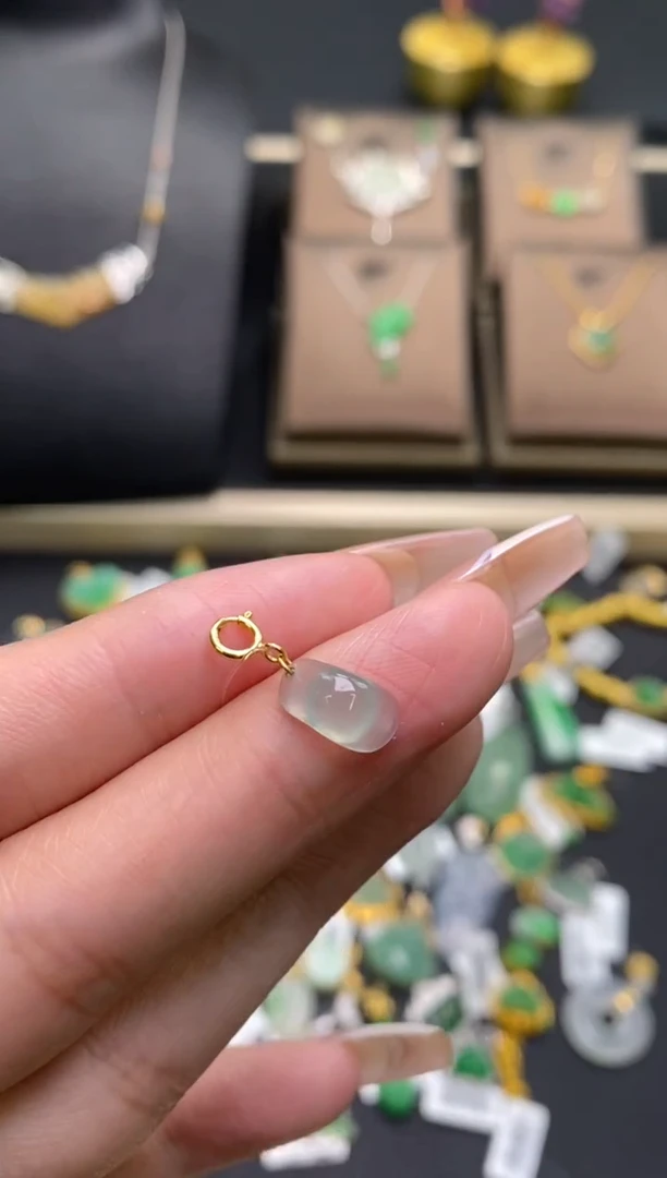 【闪购商品】翡翠颈饰18K金镶嵌净货18500