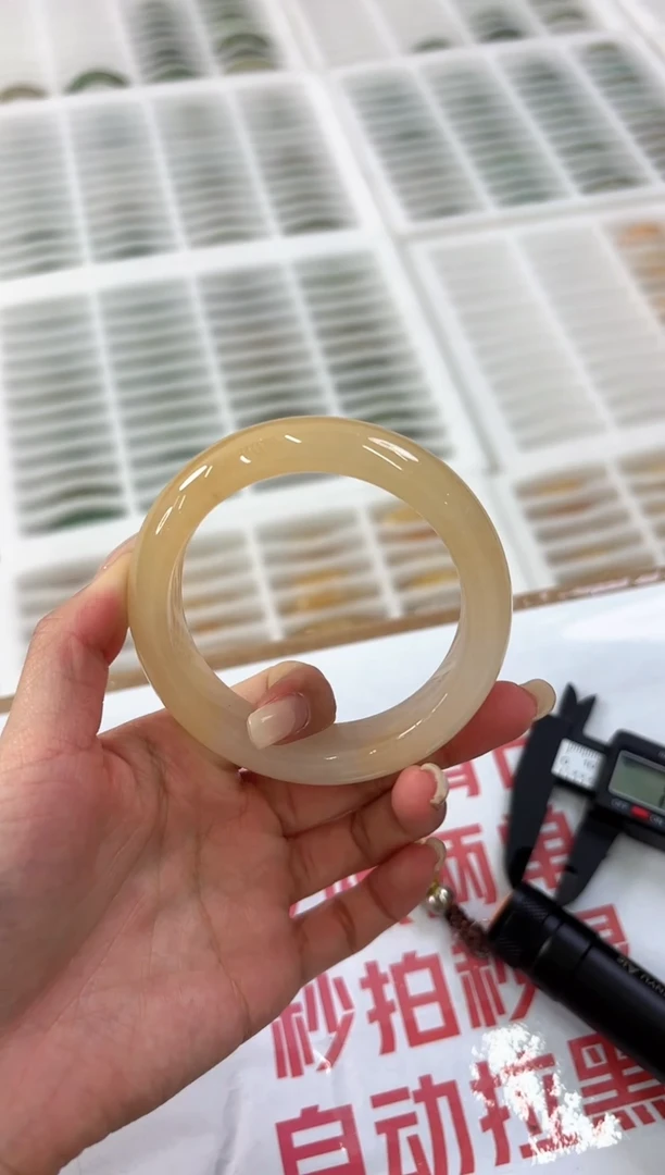 未镶嵌手镯石英质玉35-61HU