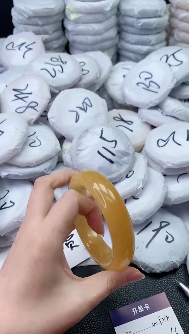 【闪购商品】石英质玉手镯未镶嵌W922