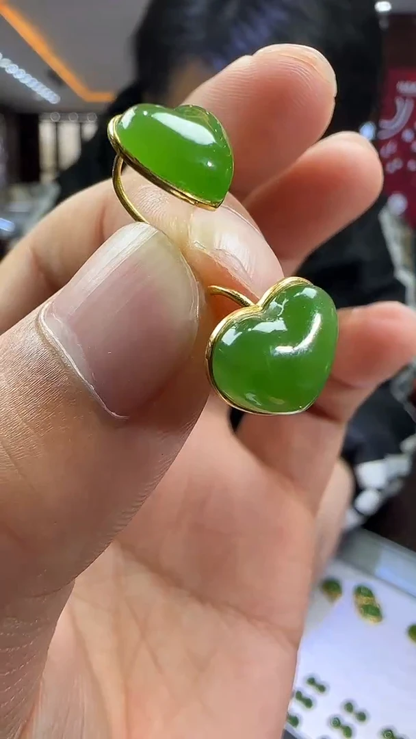 18K金镶嵌和田玉挂件【陆1218】99 5512