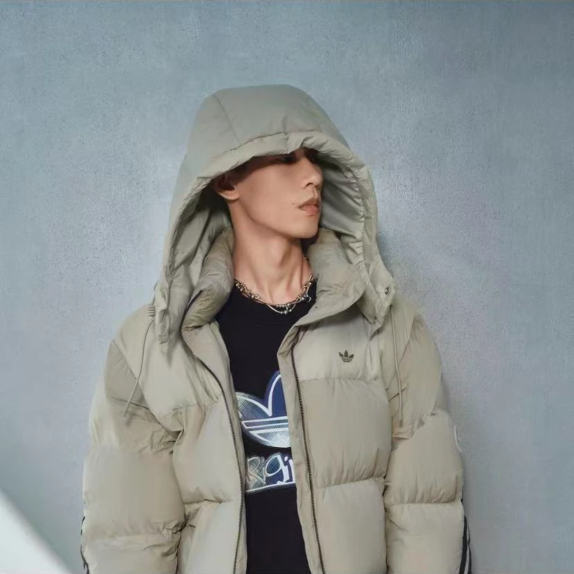 adidas/阿迪达斯三叶草暖芯科技保暖鸭绒连帽面包羽绒服KC2563