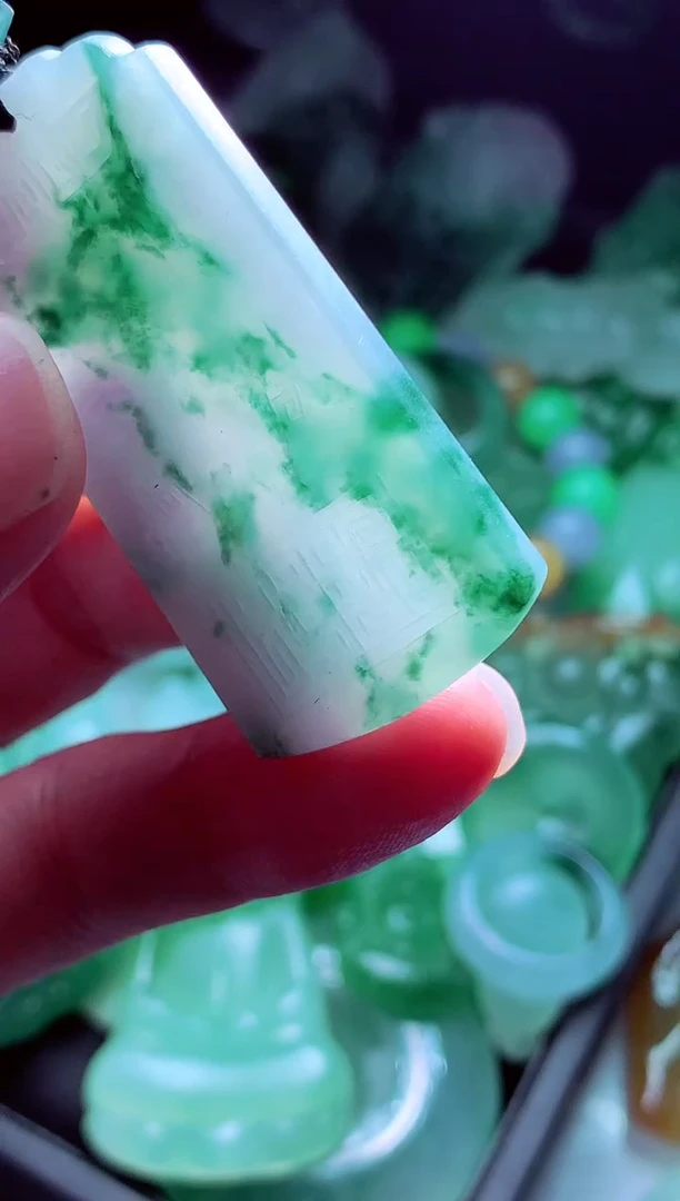 未镶嵌定制翡翠枫*?翡翠毛货定制