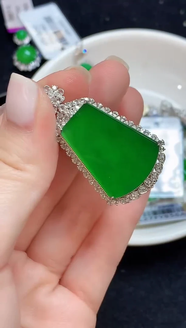 吊坠(不含链)18K金镶嵌翡翠53