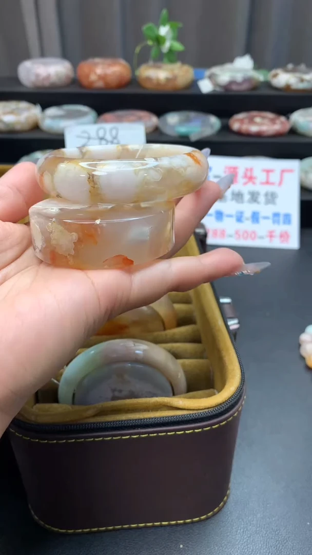 未镶嵌手镯石英质玉（59圈口）赠送镯心