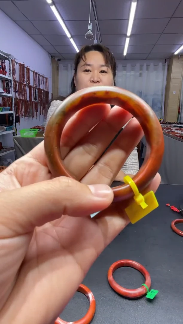 未镶嵌手镯南红玛瑙52