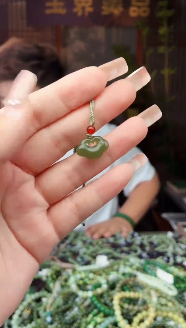 和田玉未镶嵌颈饰拍一发一