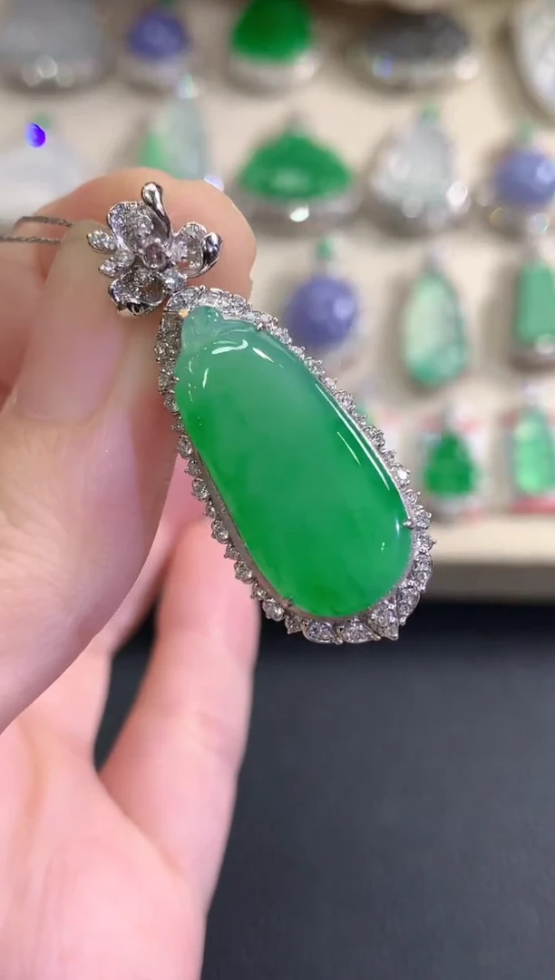 吊坠(不含链)18K金镶嵌翡翠秋日珠宝Q100