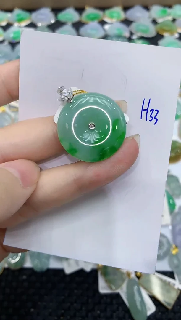 翡翠18K金镶嵌颈饰111111111
