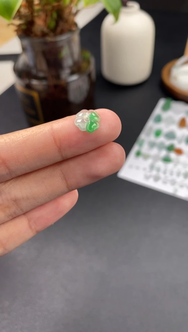 翡翠未镶嵌颈饰翡翠冰种花花
