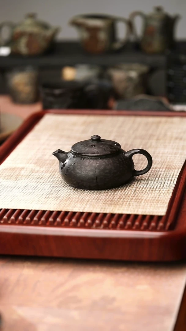 归玉堂冰碛岩重工雕刻透光鱼籽透光寒江壶约220CC