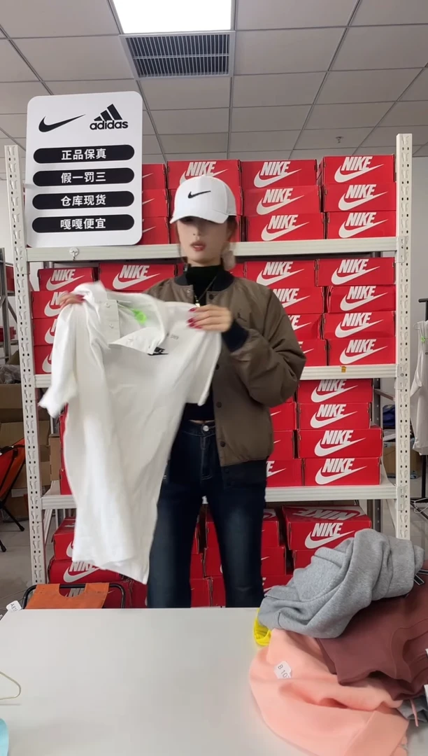 编码389 闪购尺码l  Nike/耐克卫衣卫裤以直播间过款为主