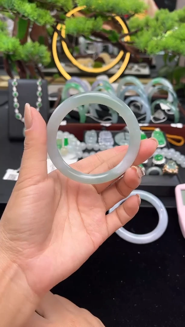 未镶嵌手镯翡翠手镯