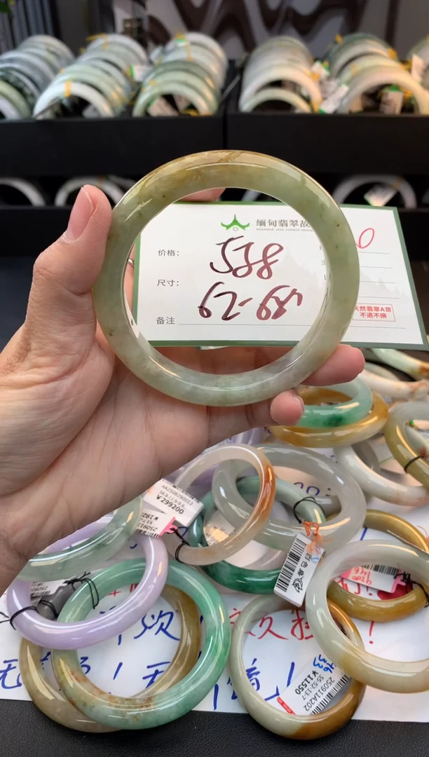未镶嵌定制翡翠富**毯毛货需精细抛光+多人