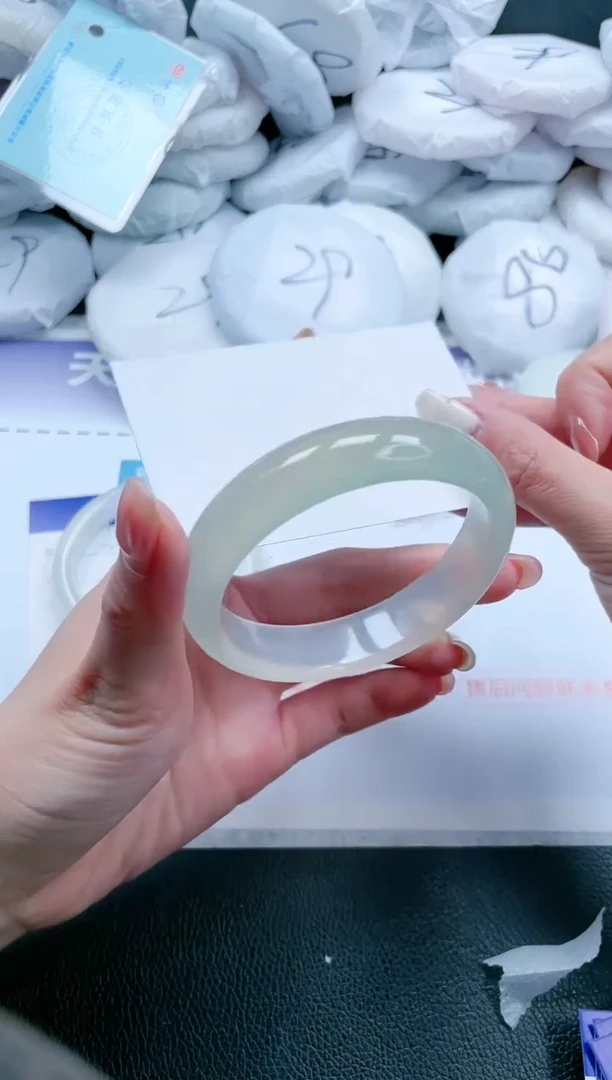 【闪购商品】石英质玉手镯未镶嵌19J55-58