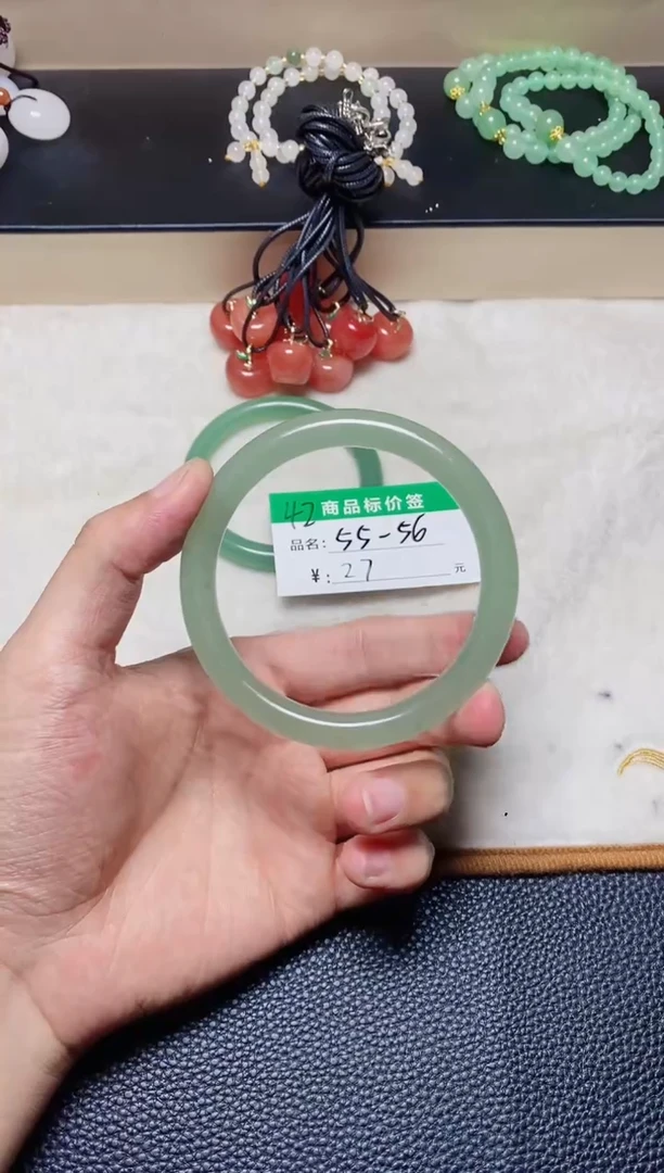 石英质玉（天山翠）手镯未镶嵌43 6364