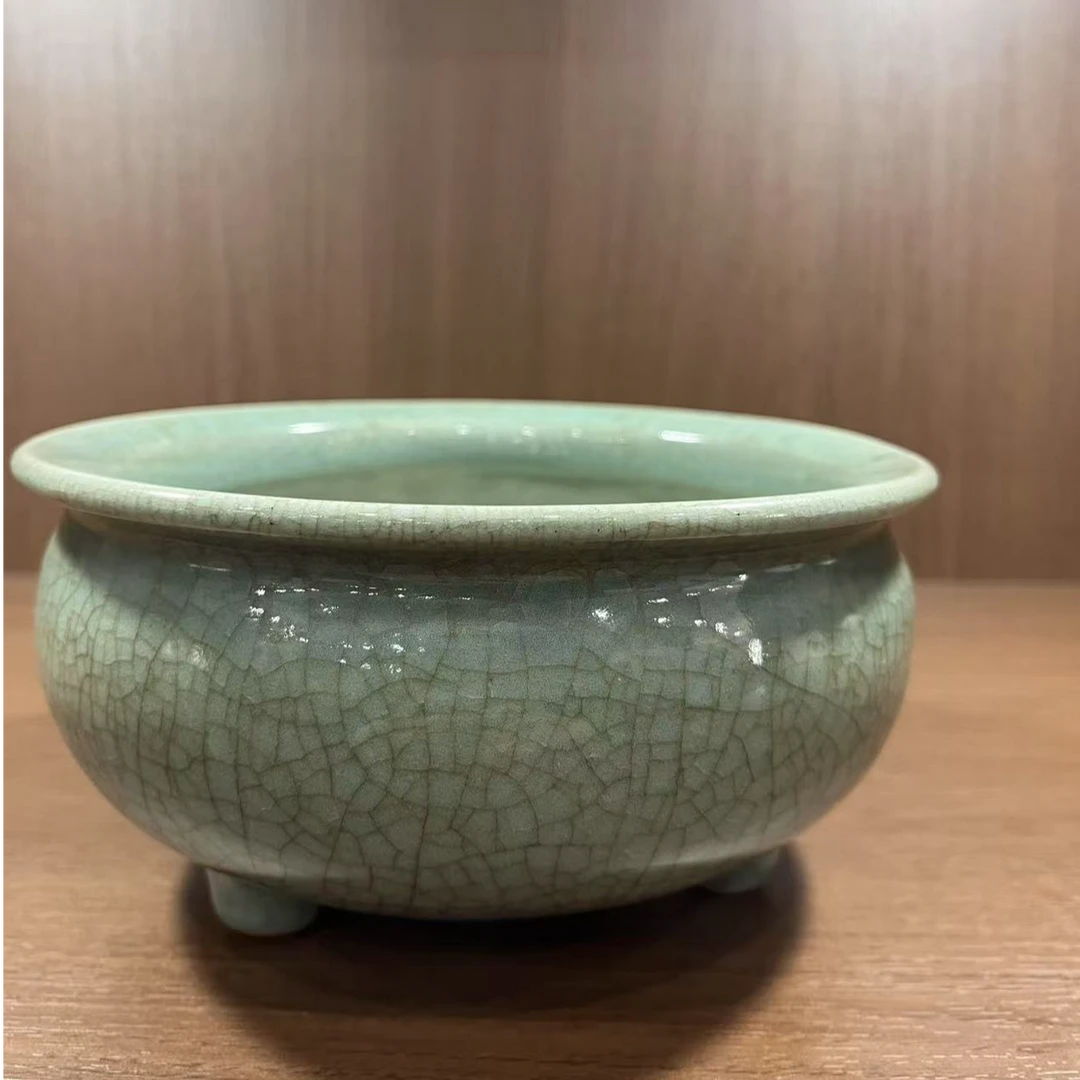 462 清乾隆 龙泉梅子青开片三足炉-511