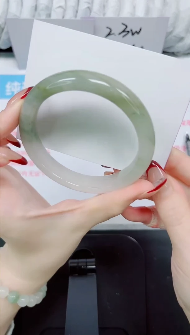 【闪购商品】石英质玉手镯未镶嵌208