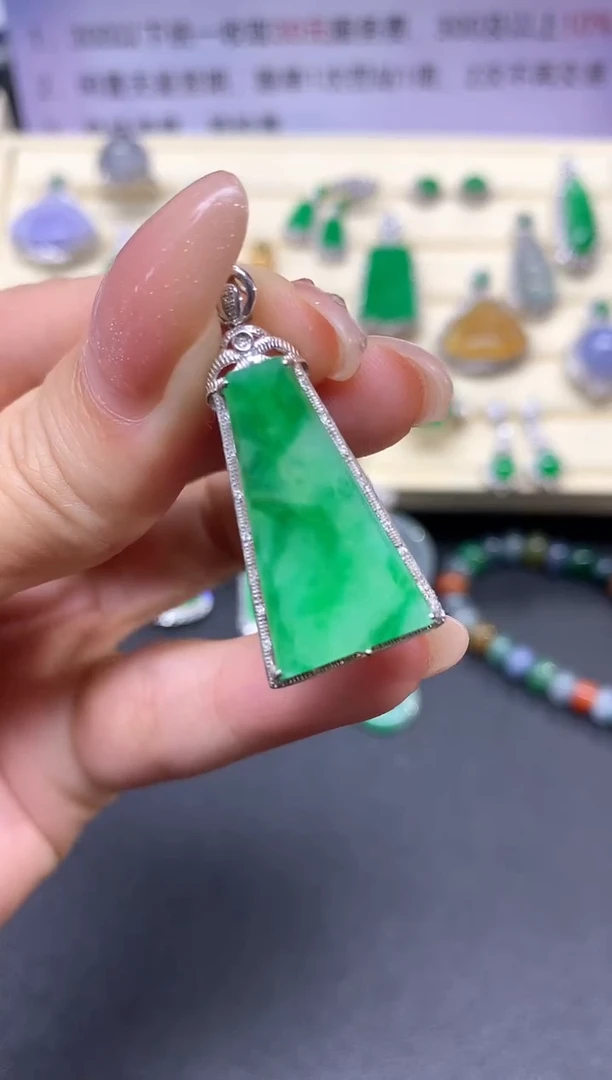 【闪购商品】翡翠吊坠(不含链)18K金镶嵌吊坠|3300+330